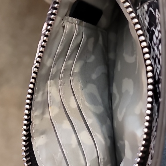 Aimee kestenberg snakeskin python print cell phone crossbody bag - Picture 3 of 6